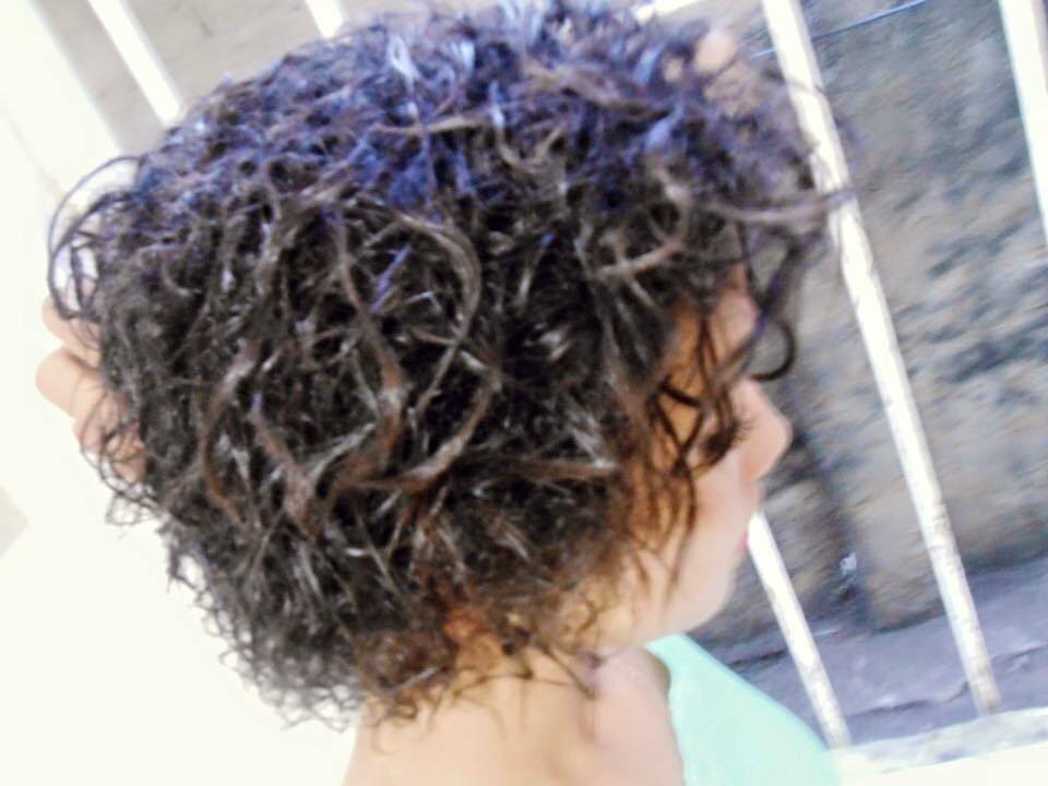 Cabelo cacheado molhado