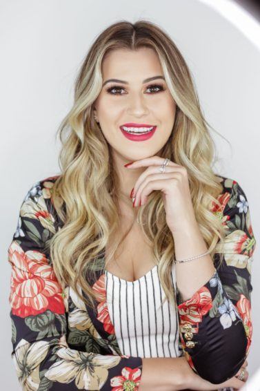 Influenciadora Niina Secrets ensina como tirar oleosidade do cabelo
