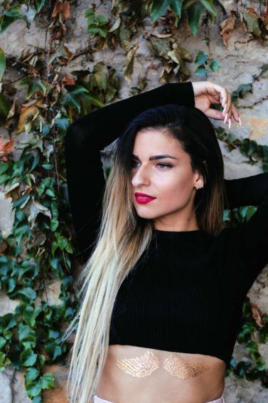 modelo com cabelo longo: cortar o comprimento do cabelo