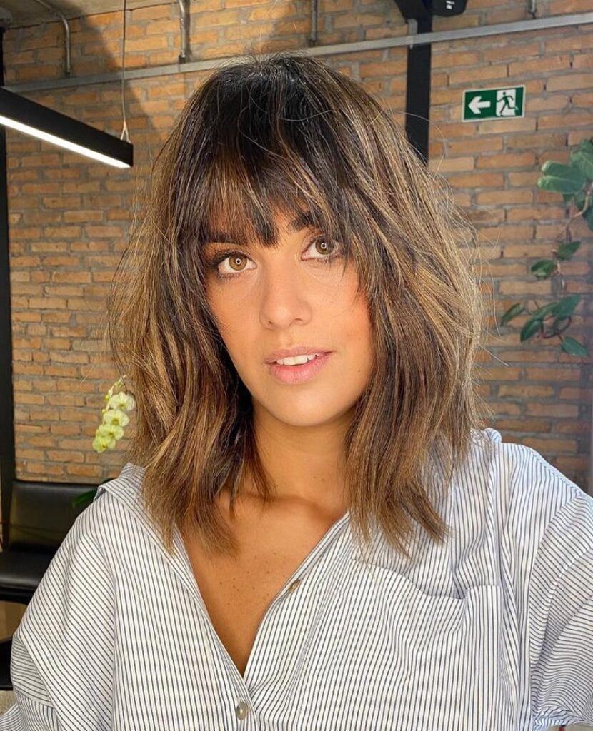 cabelo-liso-franja-repicada-perfeita
