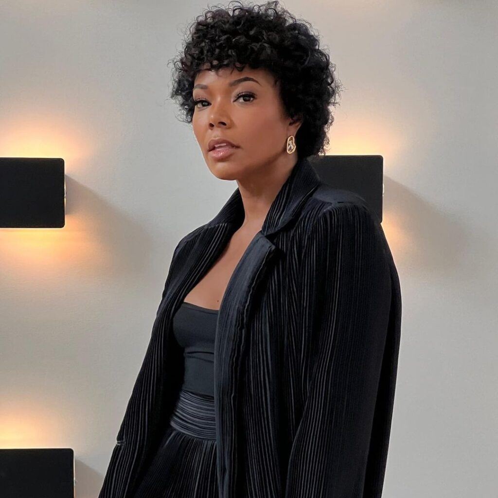 Atriz Gabrielle Union com corte big chop bixie e mixie