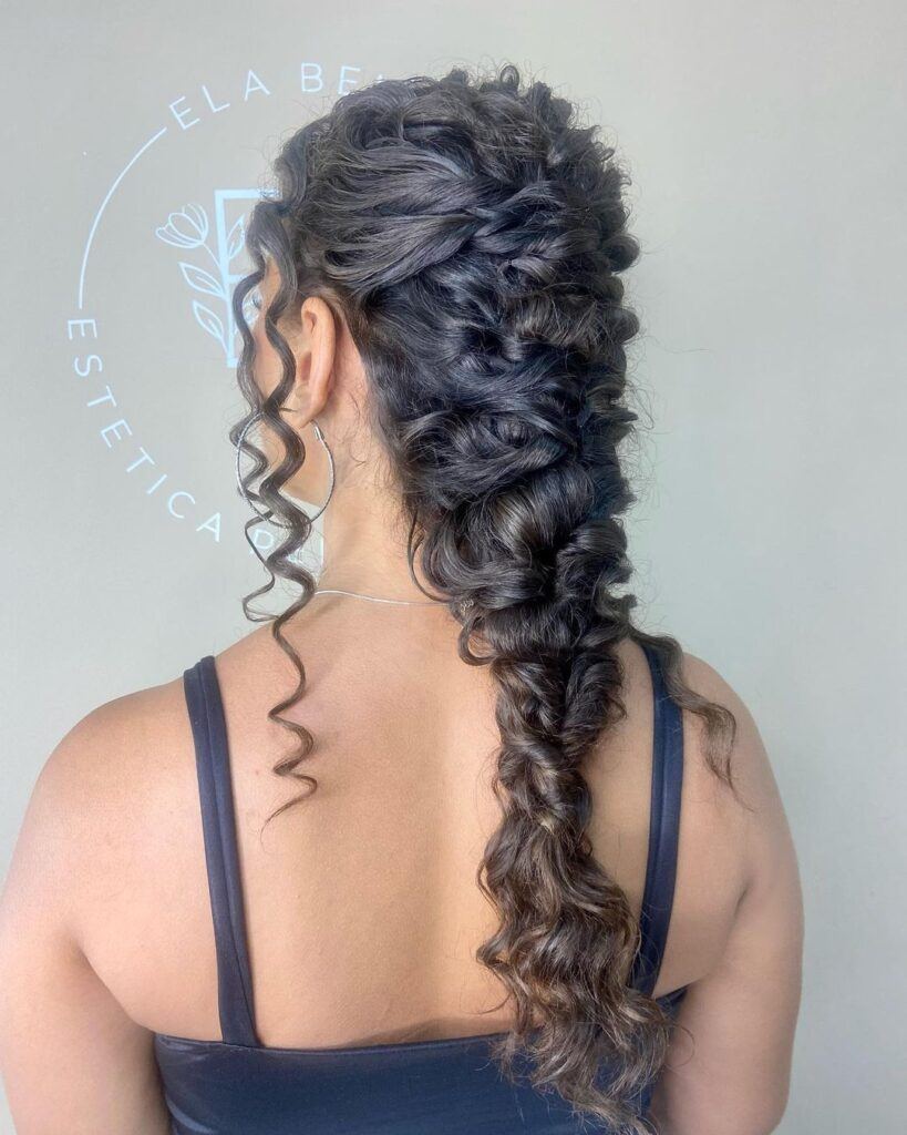 tranca-embutida-penteado-para-festa-junina-cabelo-cacheado