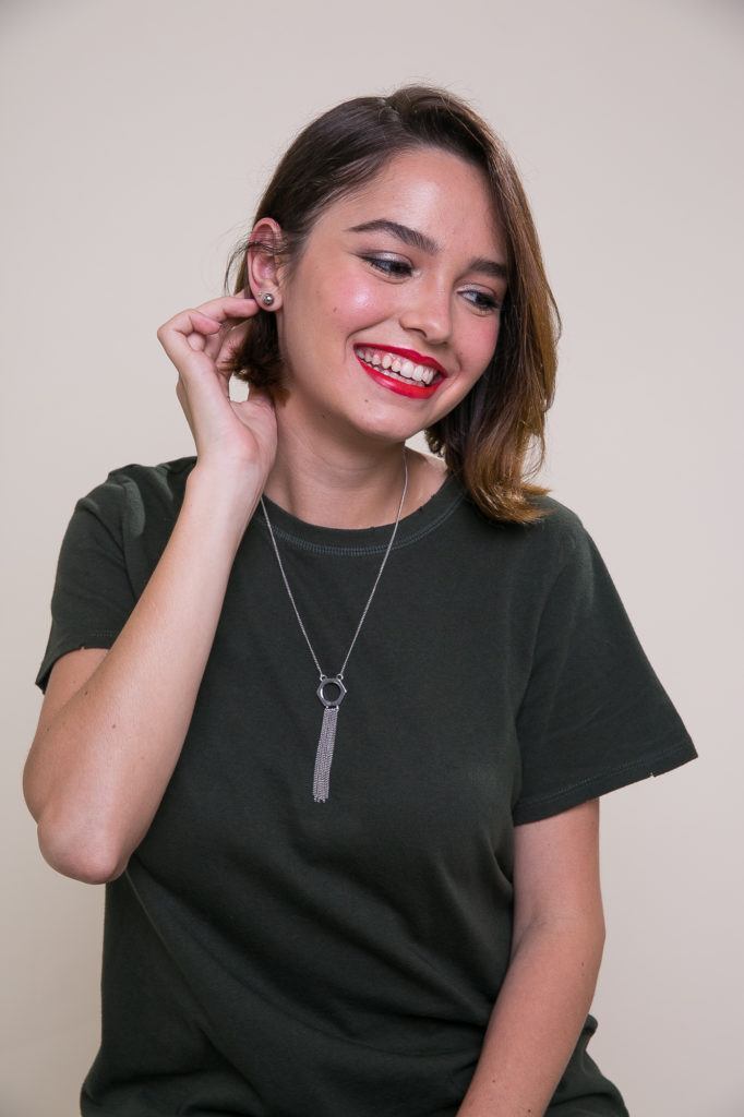 Cabelo liso curto acima dos ombros