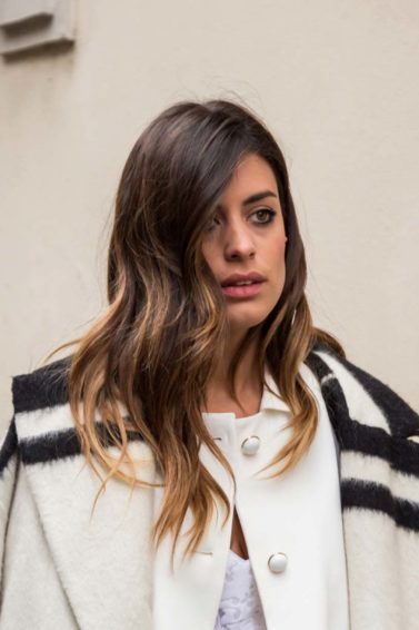 modelo com a coloração Golden Toffee no cabelo