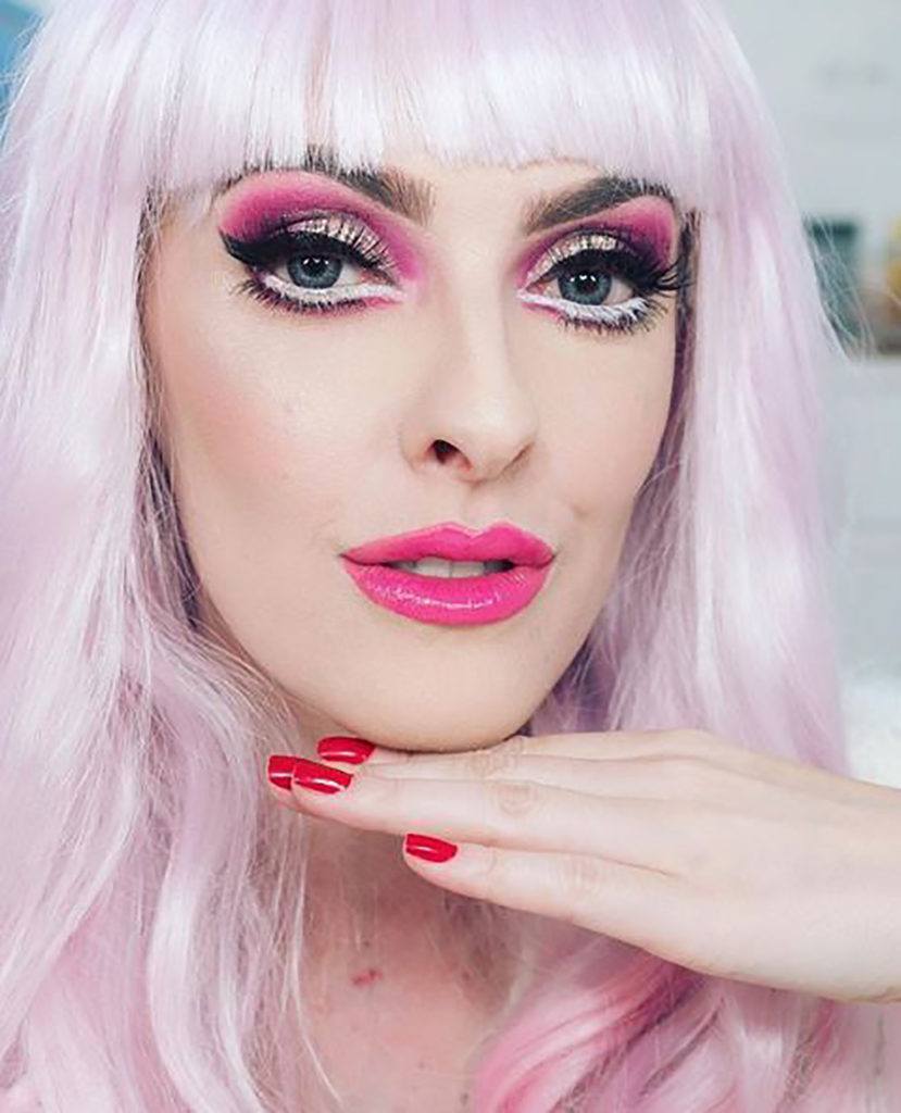 Cabelo liso platinado com franja