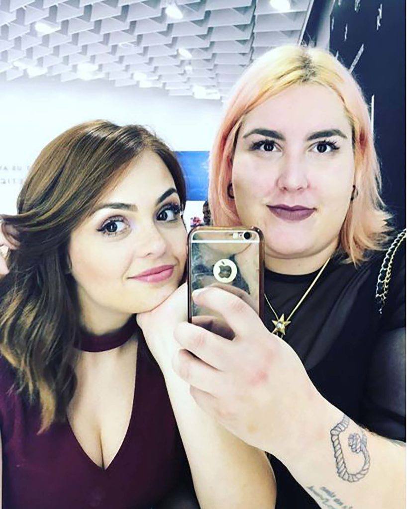 modelo de Karol Pinheiro e Maqui
