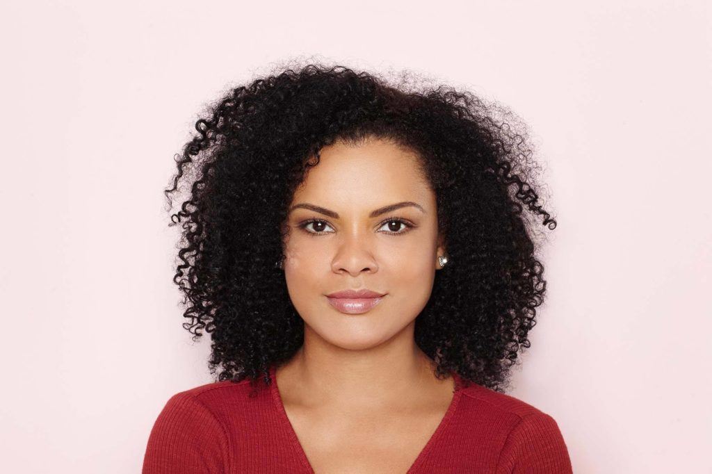 Mulher com cabelo afro
