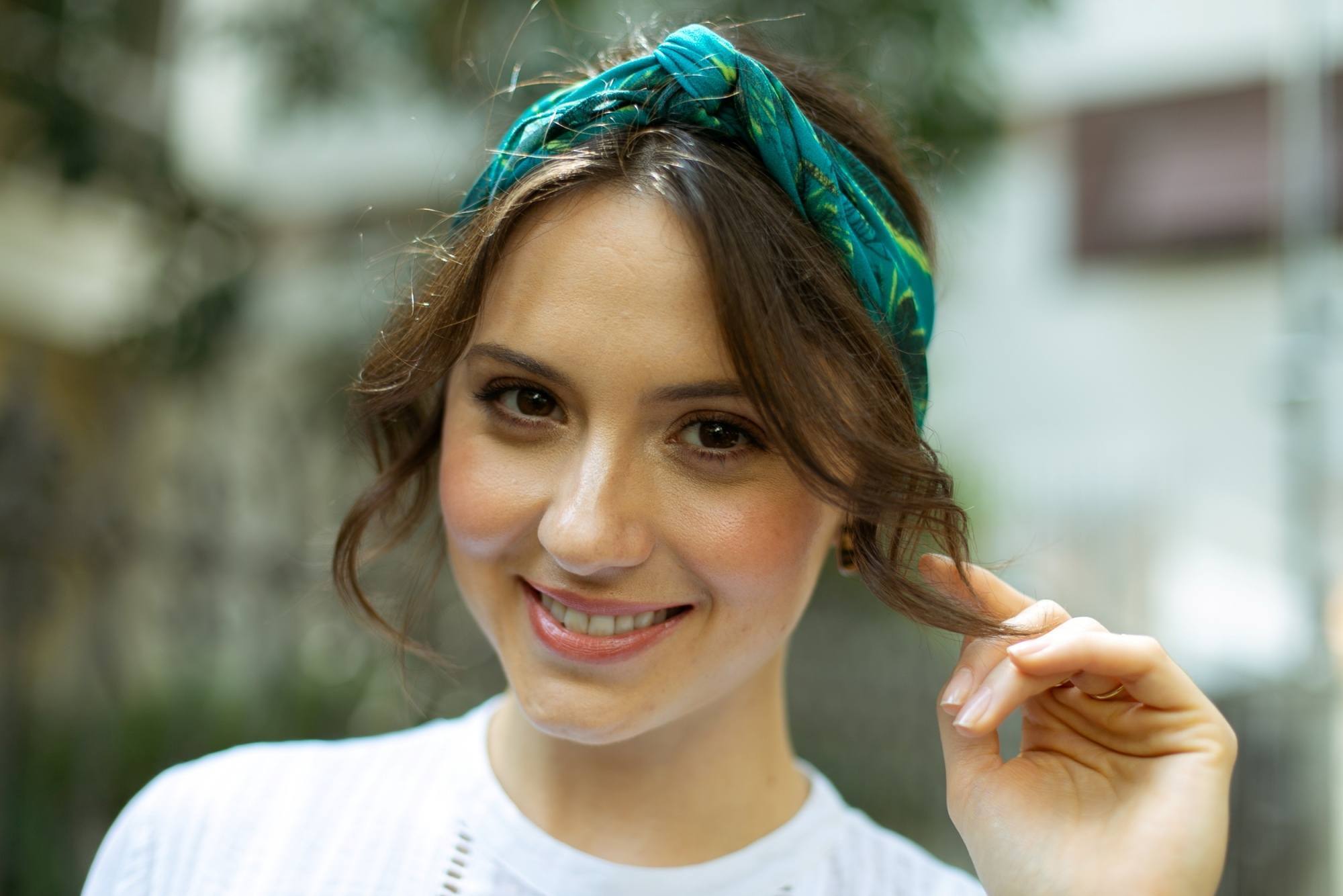 cabelo preso com lenço