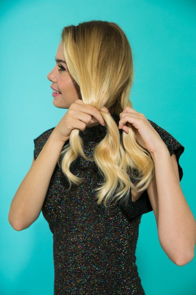 Trançando cabelo liso loiro