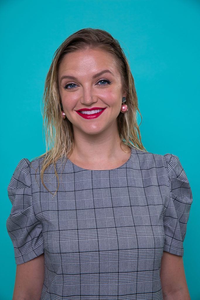modelo ilustra matéria sobre como fazer victory rolls