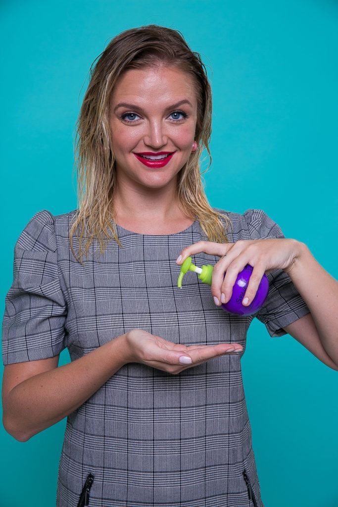 modelo ilustra matéria sobre como fazer victory rolls
