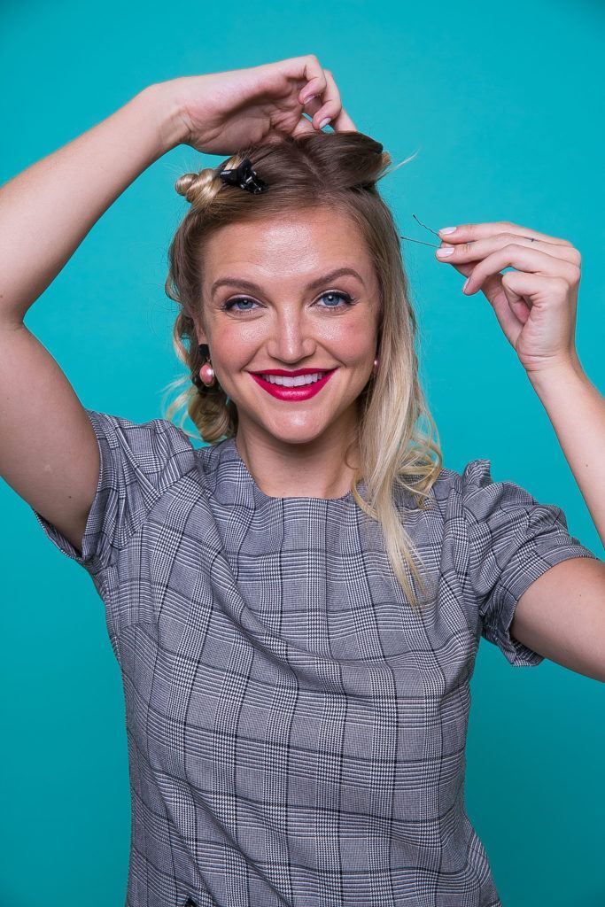 modelo ilustra matéria sobre como fazer victory rolls