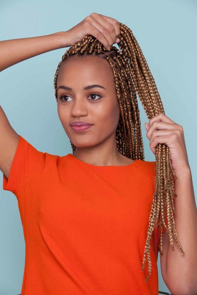 Mulher com cabelo trançado