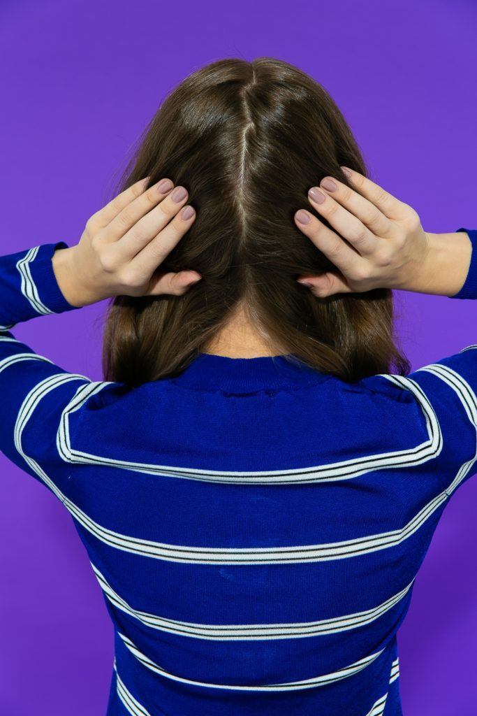 Cabelo liso separado dividido ao meio