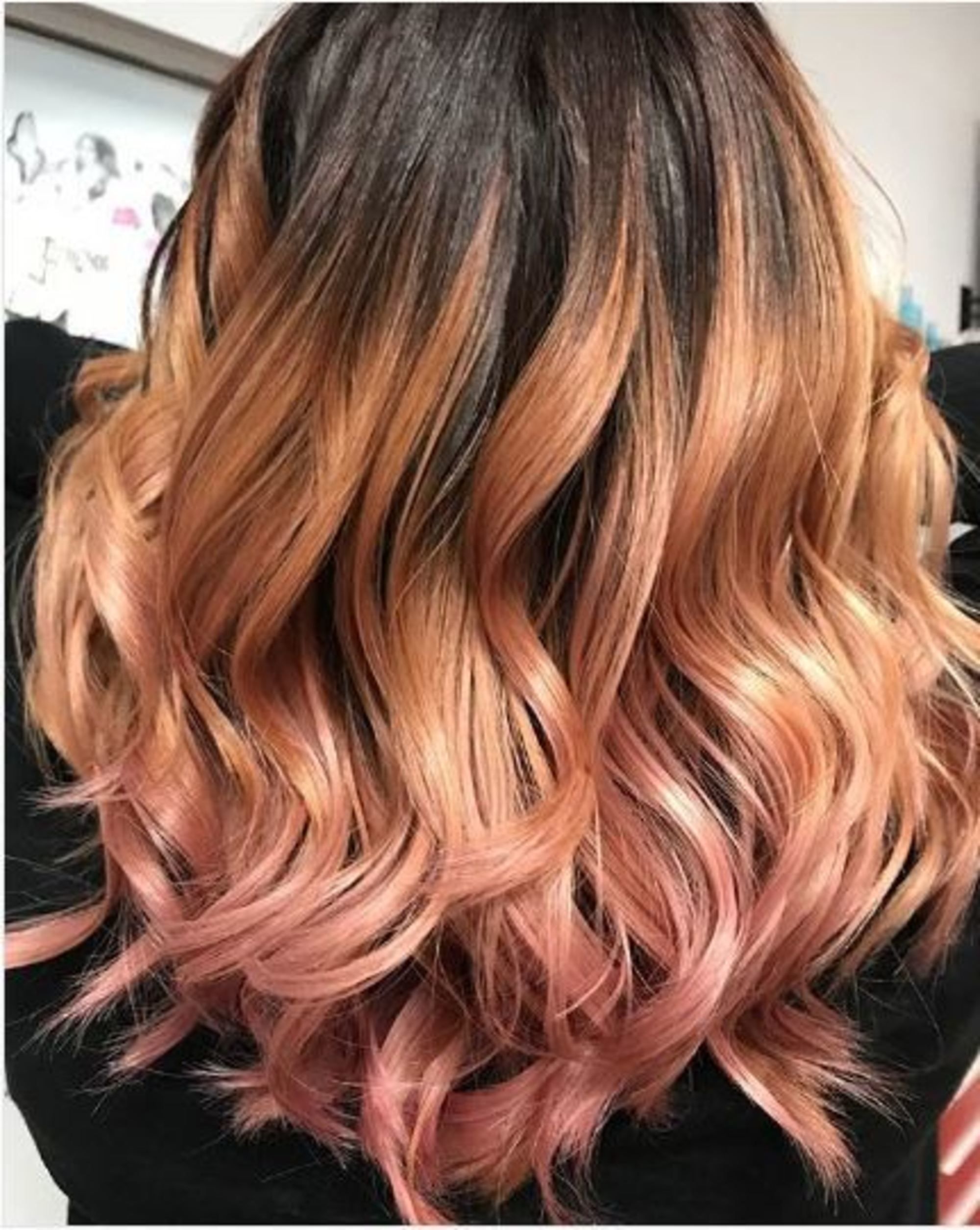 Visual divertido: conheça a tendência de coloração coral hair