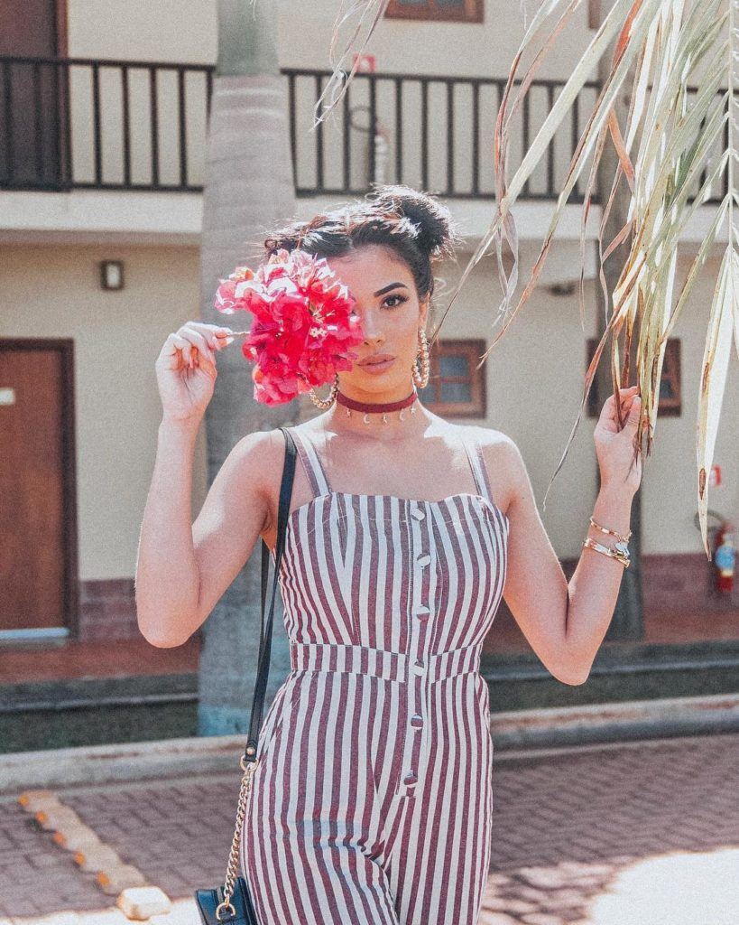 Thalita ferraz com penteado de coquinhos laterais