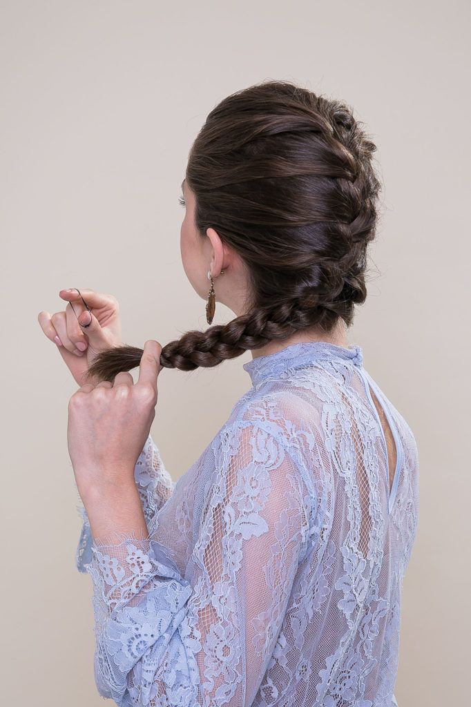Cabelo liso comprido trançado