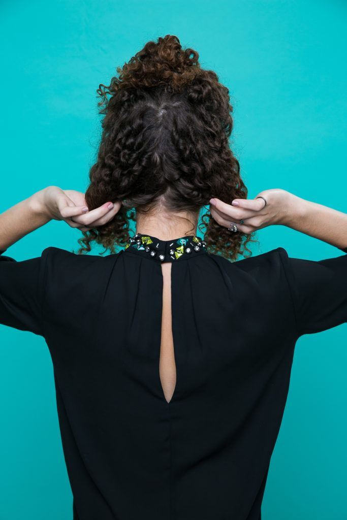 penteado preso para cabelo cacheado