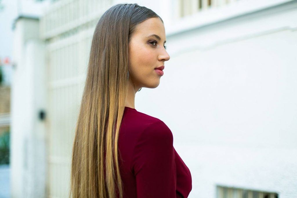 Mulher com cabelo longo lindo