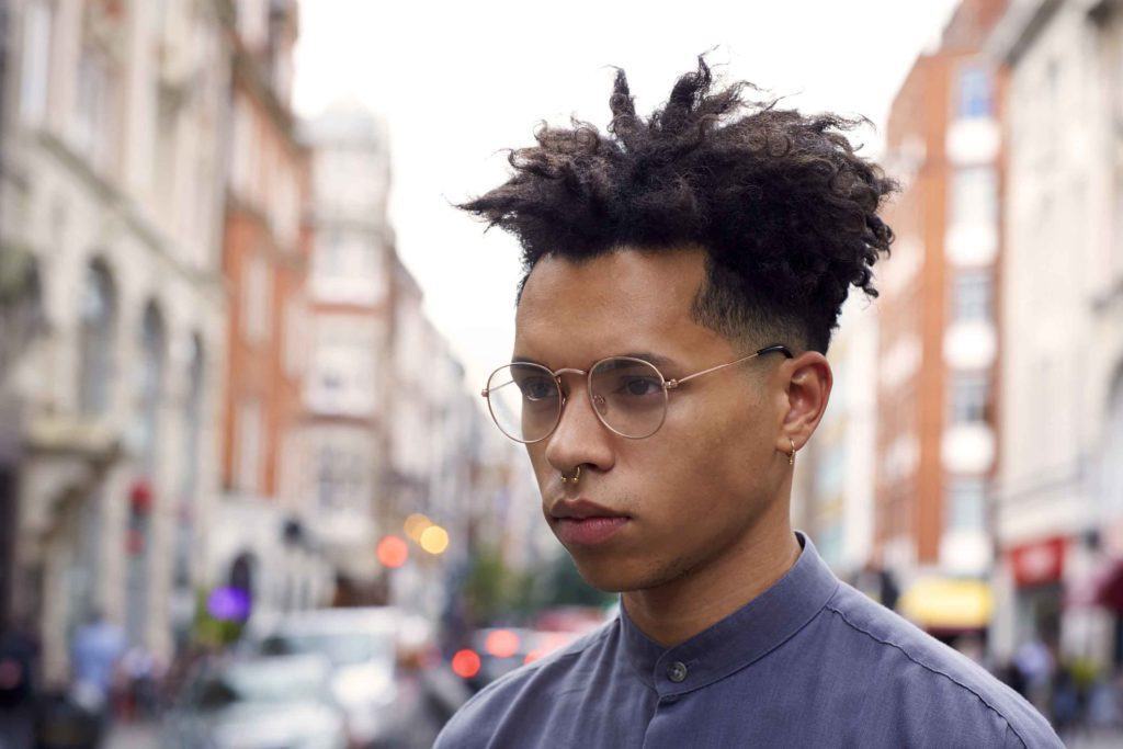 Piores hábitos para o cabelo masculino está o tabagismo