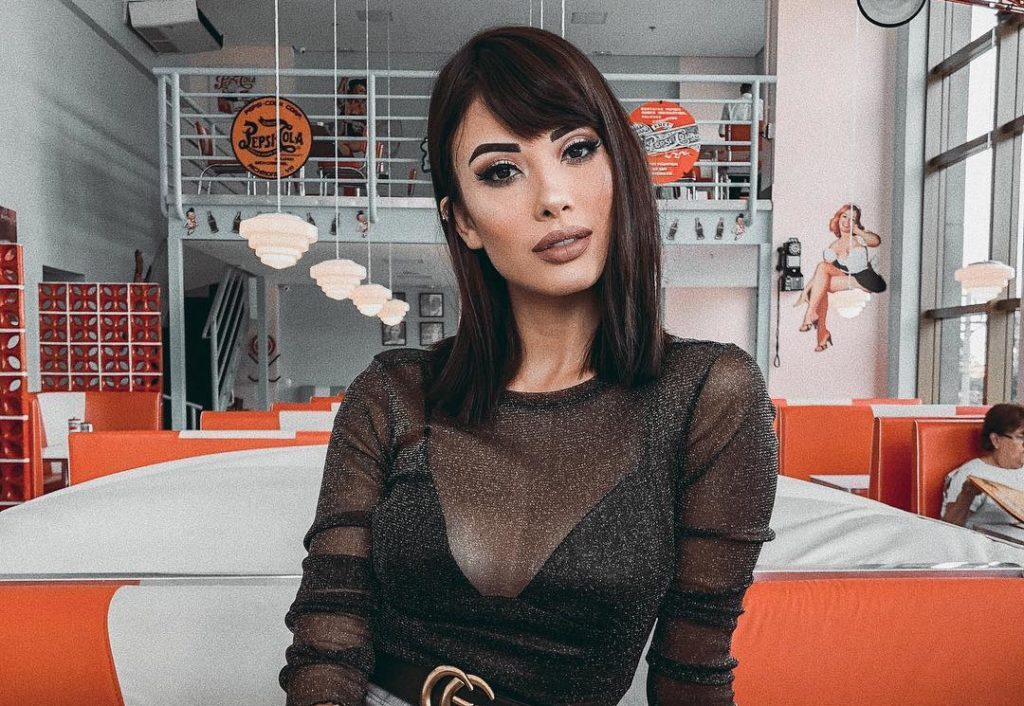 Cabelo liso com franja da Thalita Ferraz