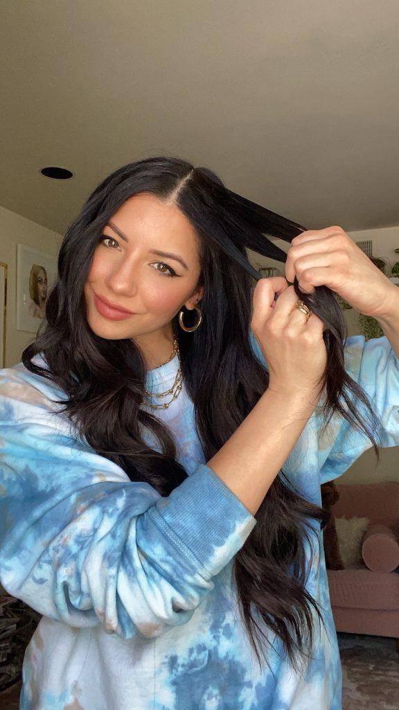 Justine Marjan começa a trançar o cabelo