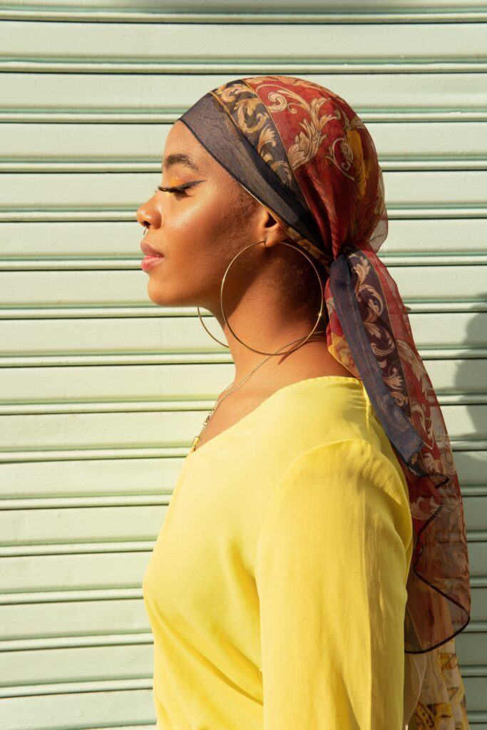 cabelo-afro-penteado-com-lenço