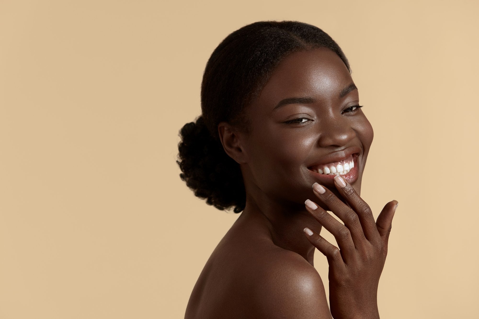 coque-baixo-elegante-cabelo-afro-penteado