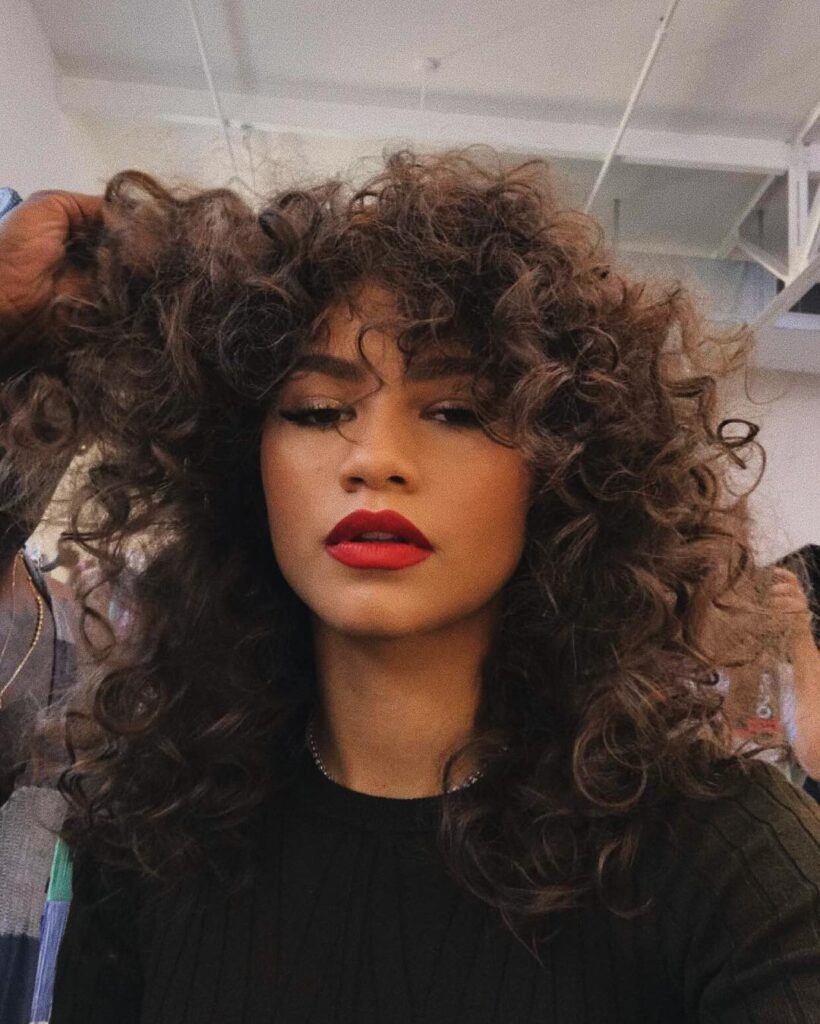 zendaya usa corte shaggy hair ideal para cabelos em transição capilar