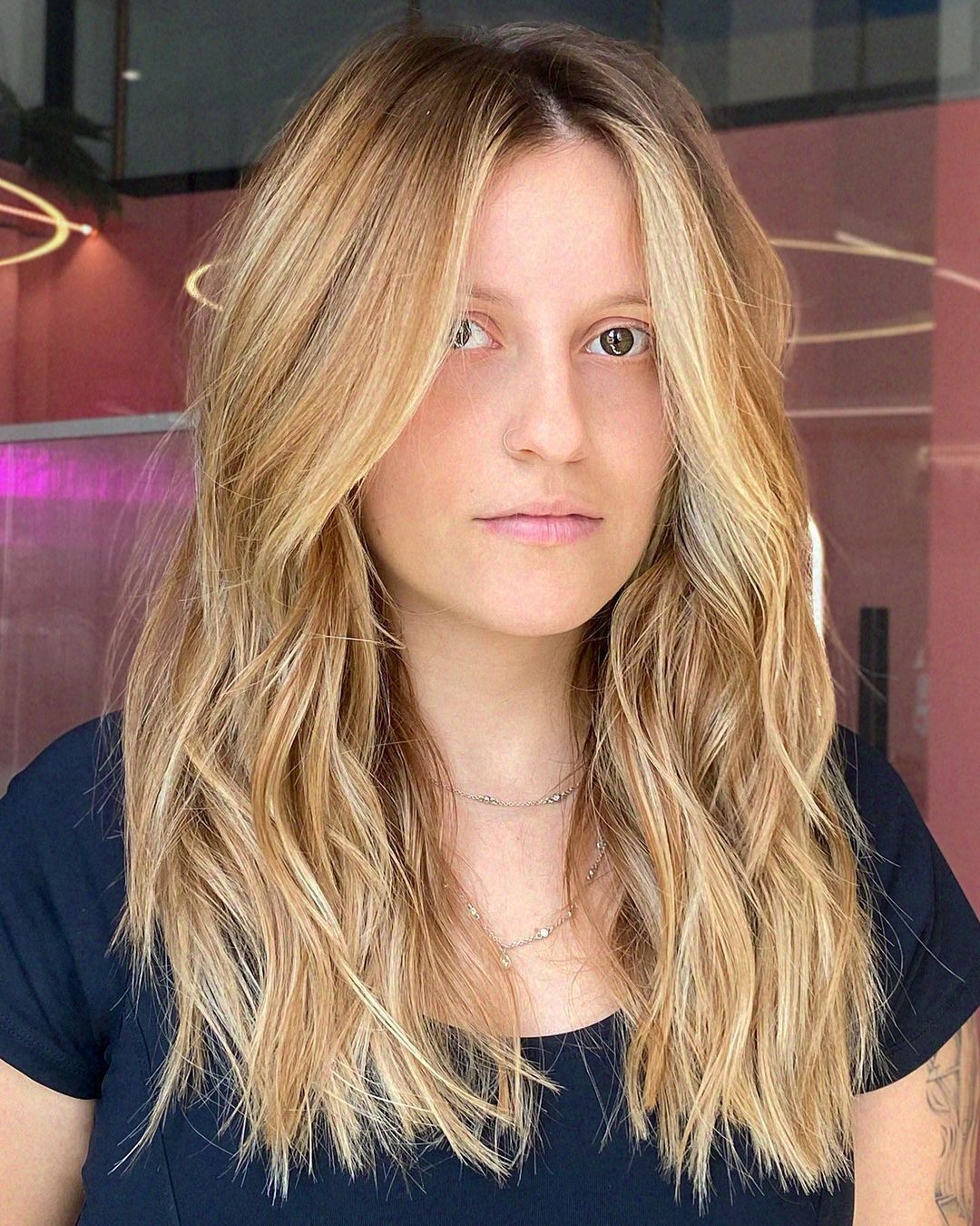 Cabelo loiro de praia: veja como conquistar o visual + inspirações incríveis!