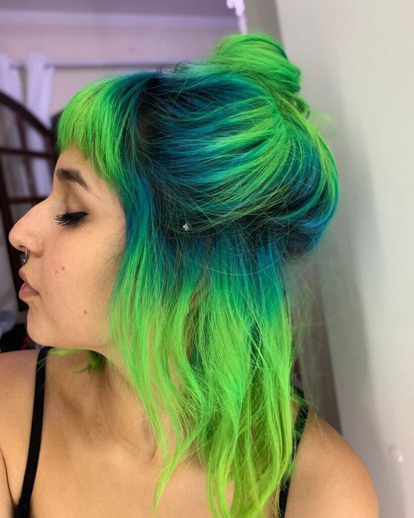 cabelo curto colorido verde degrade
