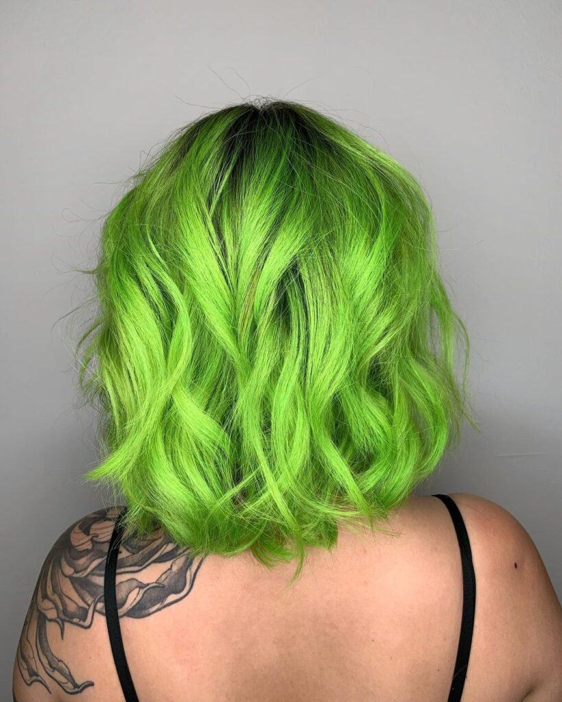cabelo verde limão curto colorido