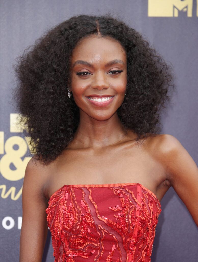 corte-mulher-negra-cabelo-em-camadas