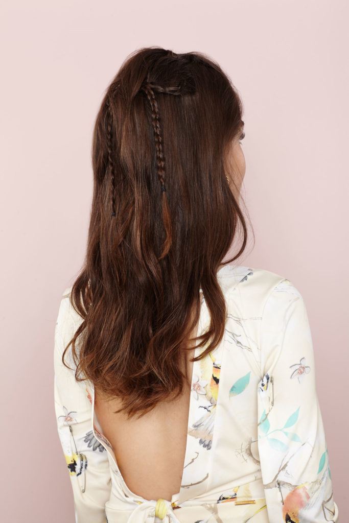 Modelo exibe como ficou o sempreso boho com três tranças