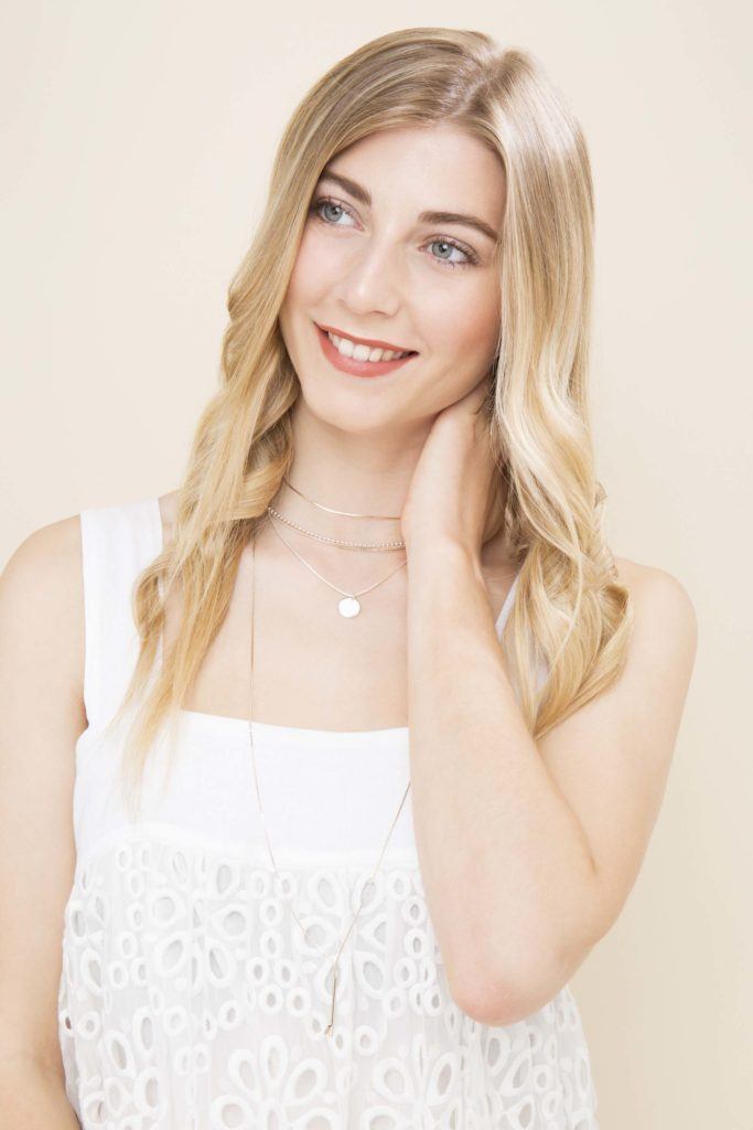 modelo de Cabelo semipreso com trança