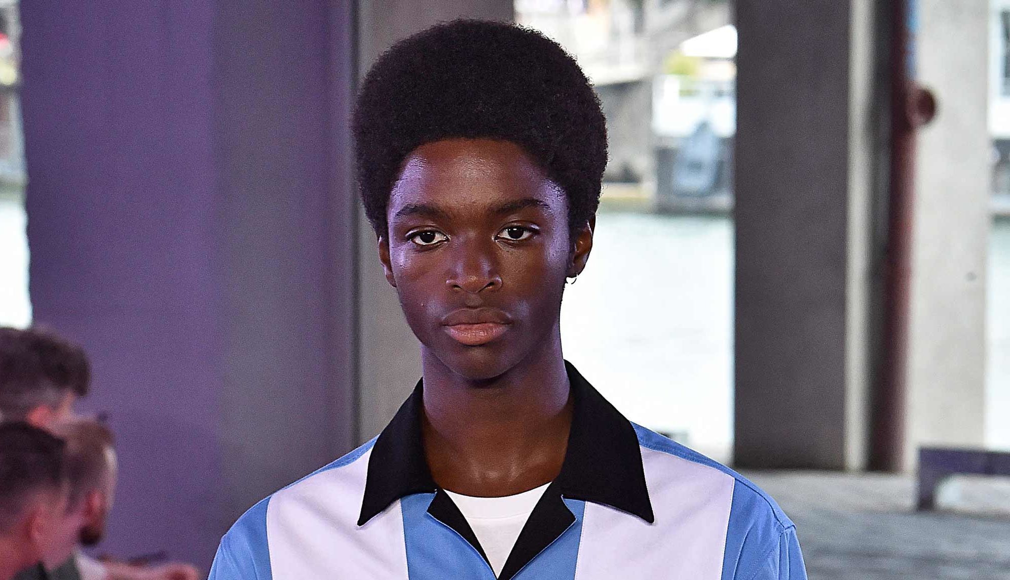 modelo com black power masculino
