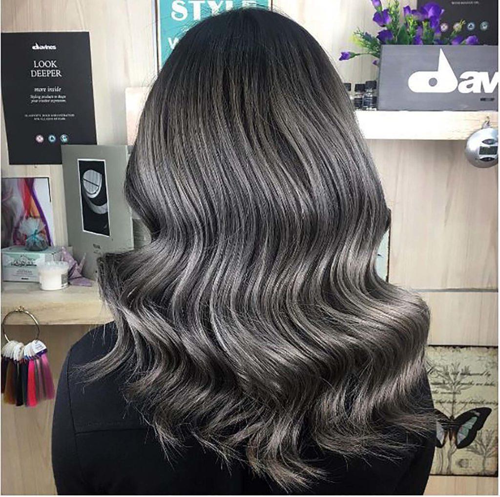 modelo de charcoal hair