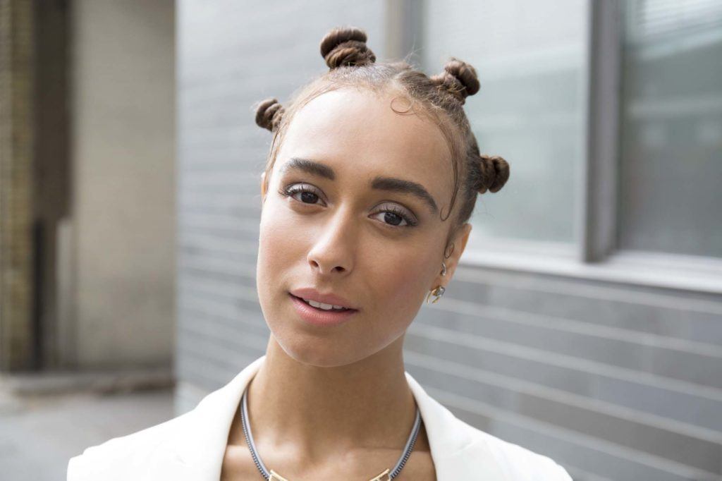 modelo de penteado bantu knots