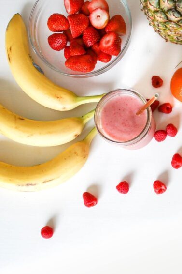 frutas em cima de uma mesa