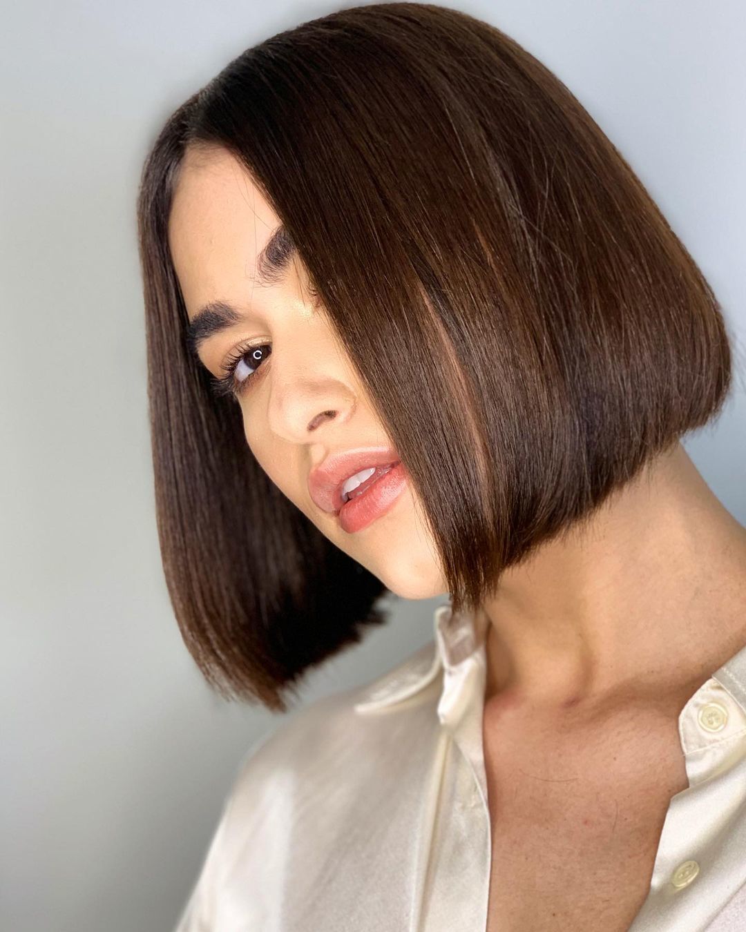 Mulher com corte de cabelo bl