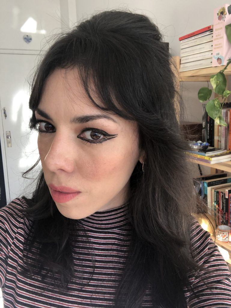 Virgínia Barbosa com penteado Brigitte Bardot