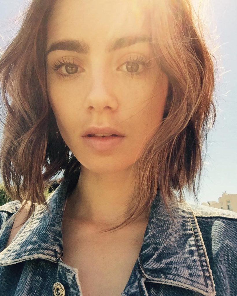 atriz lily collins com cabelo bob
