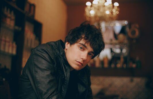 Lavar cabelo todo dia: será que precisa?