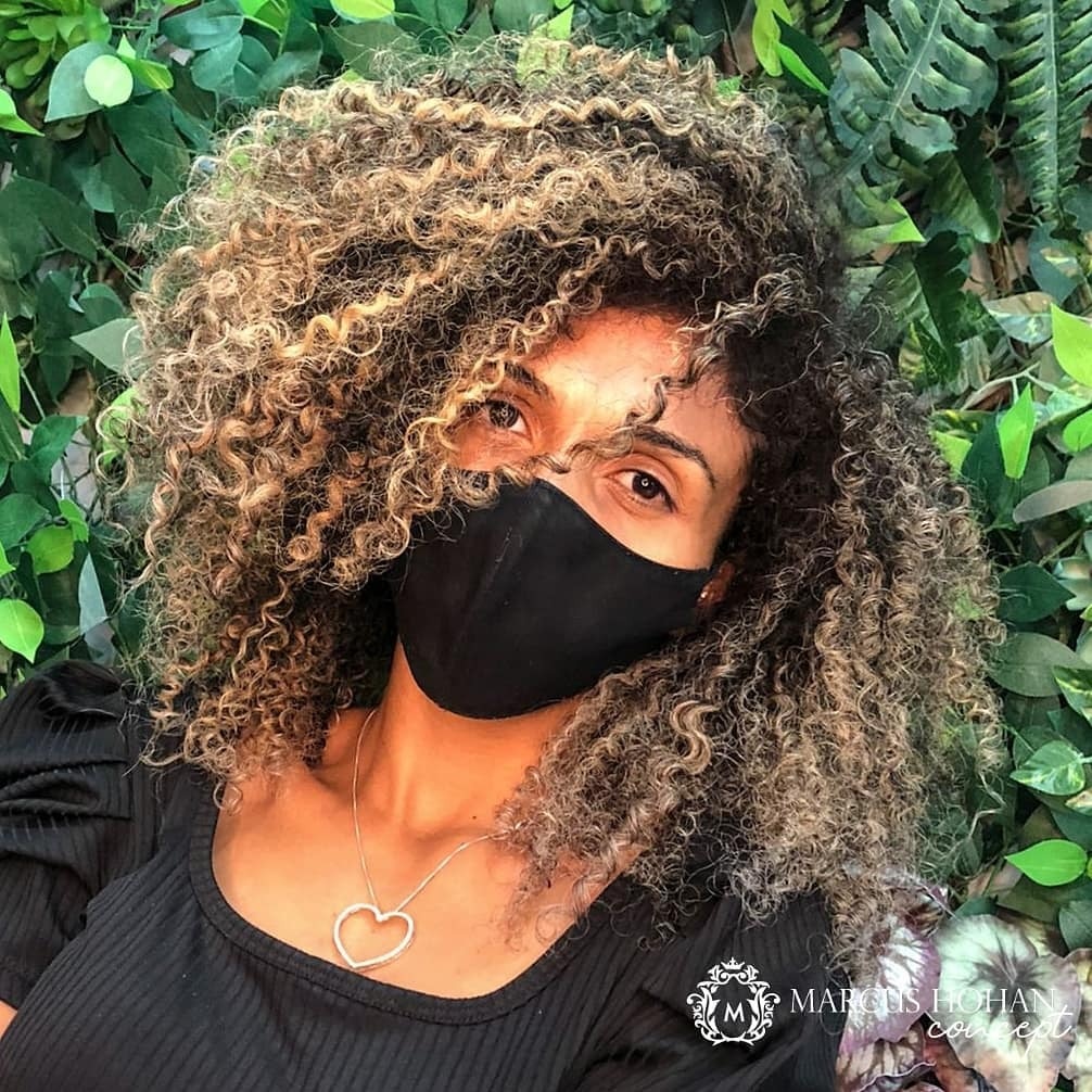 corte-em-camadas-cacheado-volumoso