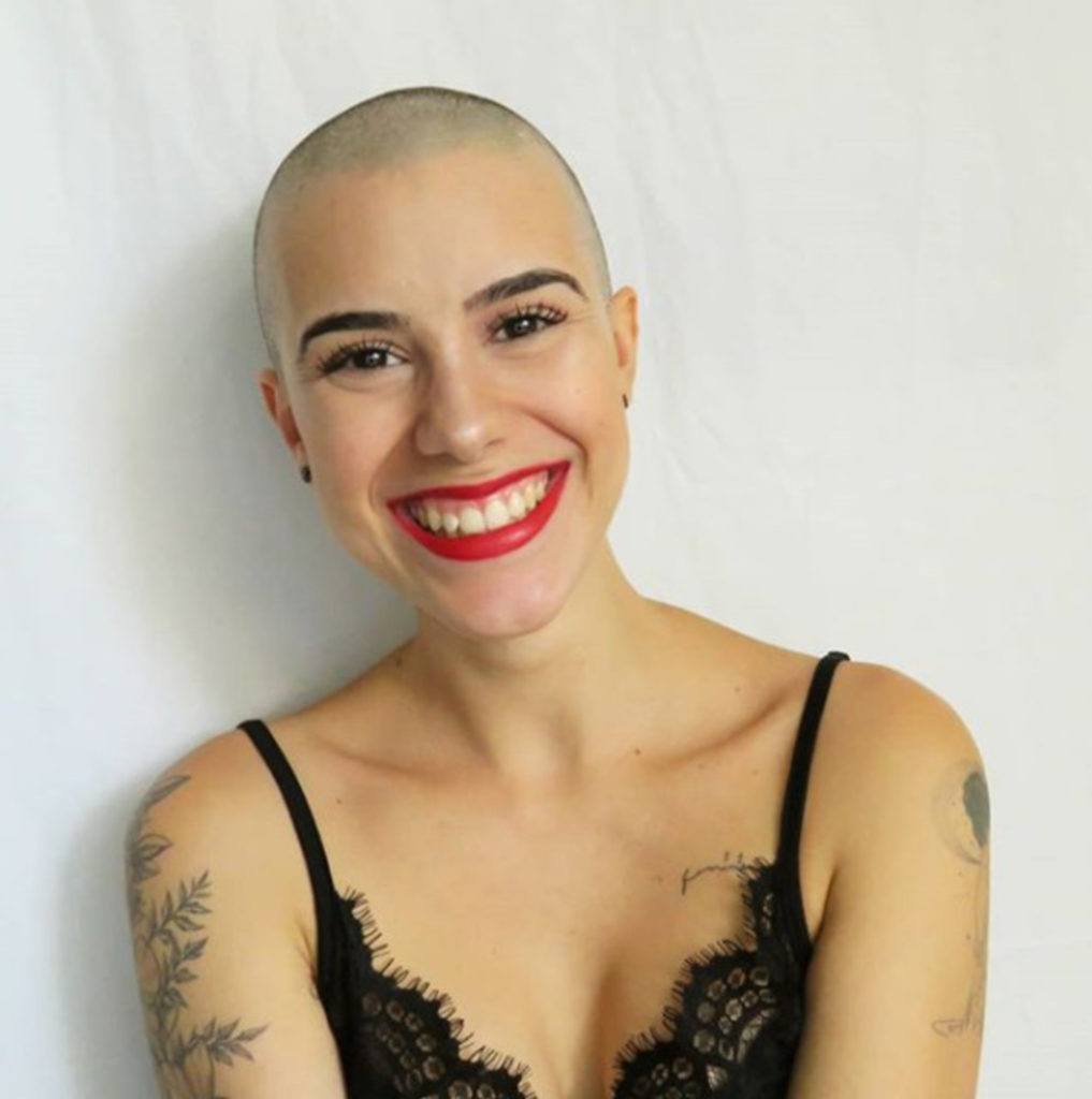 modelo de mulheres com cabelo raspado do Instagram