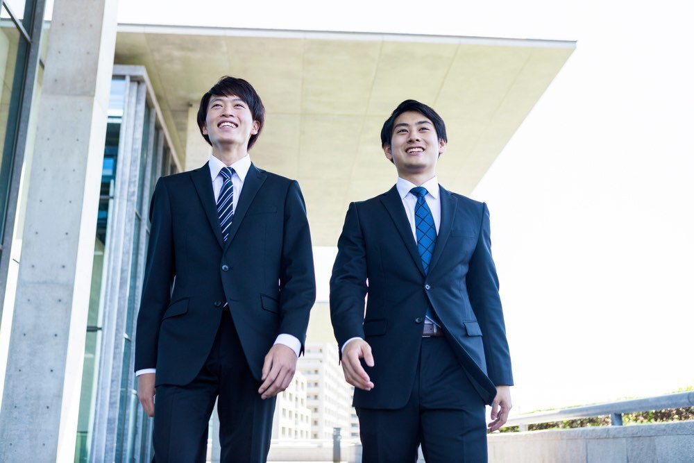 【入学式】大学生・高校生男子の服装｜スーツや小物の選び方、身だしなみを解説