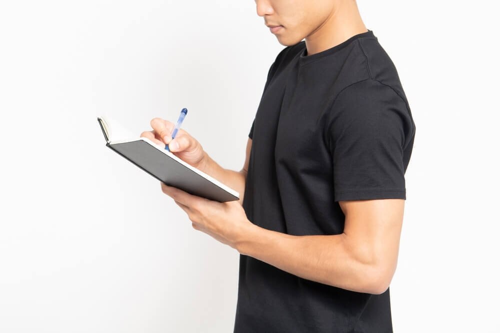 【トレーナー監修】筋肉をつけるとモテる理由は？女性が好きな部位や筋トレ方法も解説