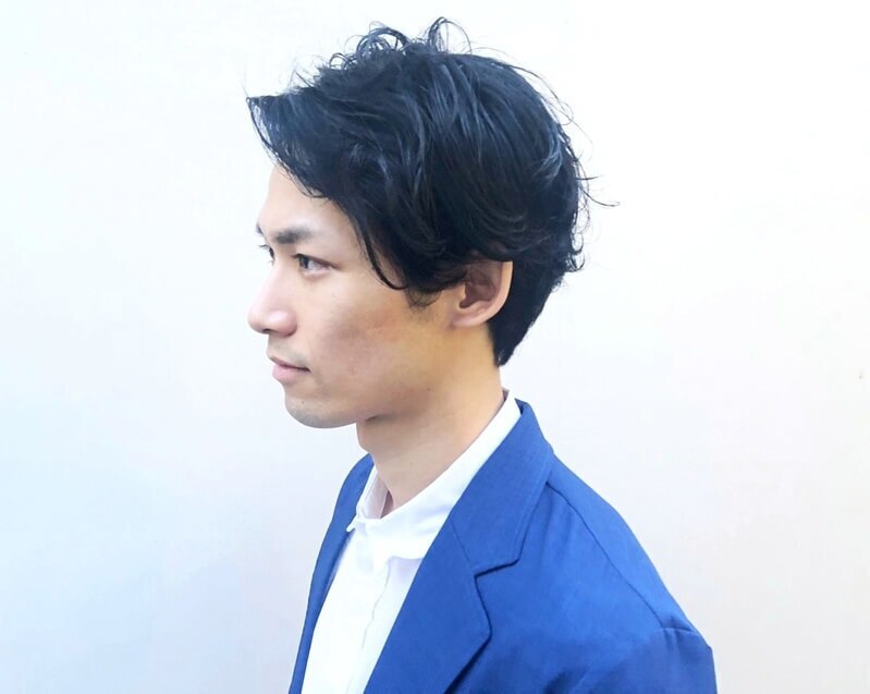 【2021】人気のアップバングスタイル！男らしさを上げるスタイリングのコツ