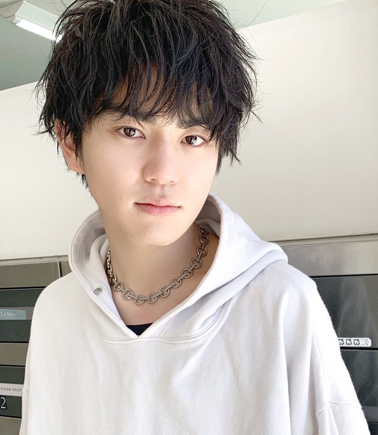 【ヘアメイク監修】2023冬もおしゃれ男子はメンズパーマ！人気の種類やセット方法を解説