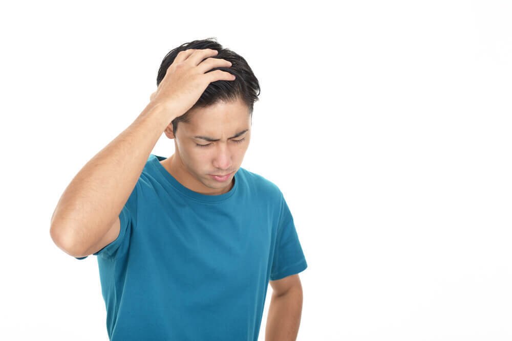 【医師監修】頭皮の匂いが気になる？匂いの原因や対策方法、おすすめのシャンプーを紹介